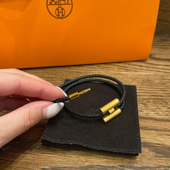 Authentic Hermes’ men’s Tournis Tresse bracelet in black leather gold hardware - Picture 3 of 5